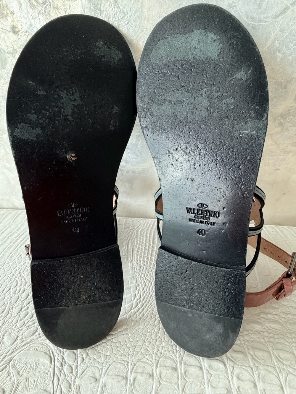 Valentino Garavani Women’s Black and Pink Heart-Strap Sandals Size 40, US 9,5 - Picture 8 of 17